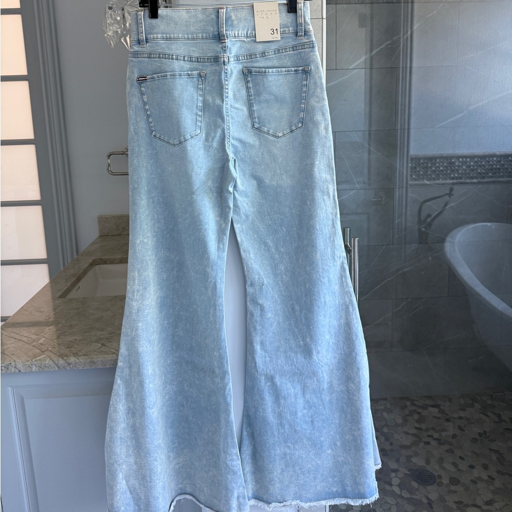 Alice + Olivia Beautiful Seamed Wide-leg Jeans - Picture 6 of 17